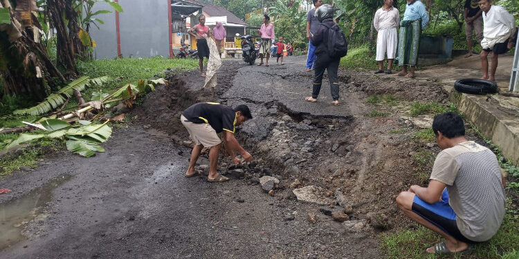 tanah bergerak di Kaliwiro Wonosobo
