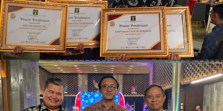 Kepala Kantor Imigrasi Wonosobo Raih 4 Penghargaan Utama dalam Evaluasi Kinerja 2023