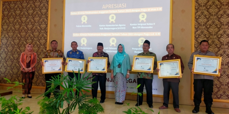 Penerimaan Penghargaan Kantor Imigrasi Wonosobo