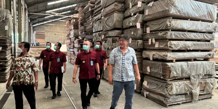 Kantor Imigrasi Kelas II Non TPI Wonosobo berhasil menggelar pengawasan orang asing secara serentak dengan kendali pusat dalam Operasi "JAGRATARA" pada tanggal 2-3 Mei 2024.
